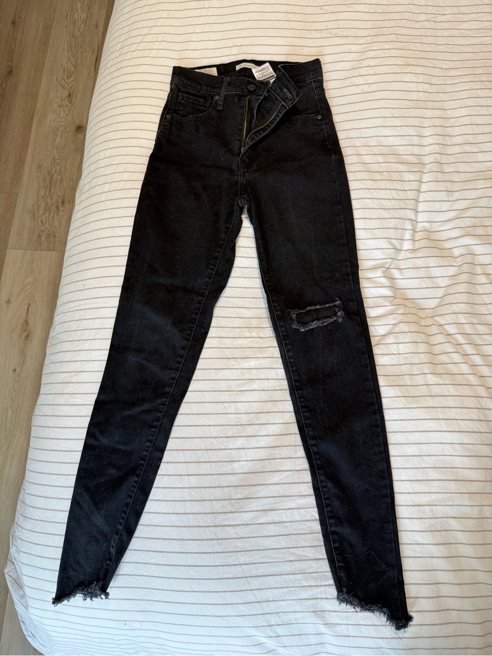 Levi's Black High-Rise Distressed Skinny Jeans